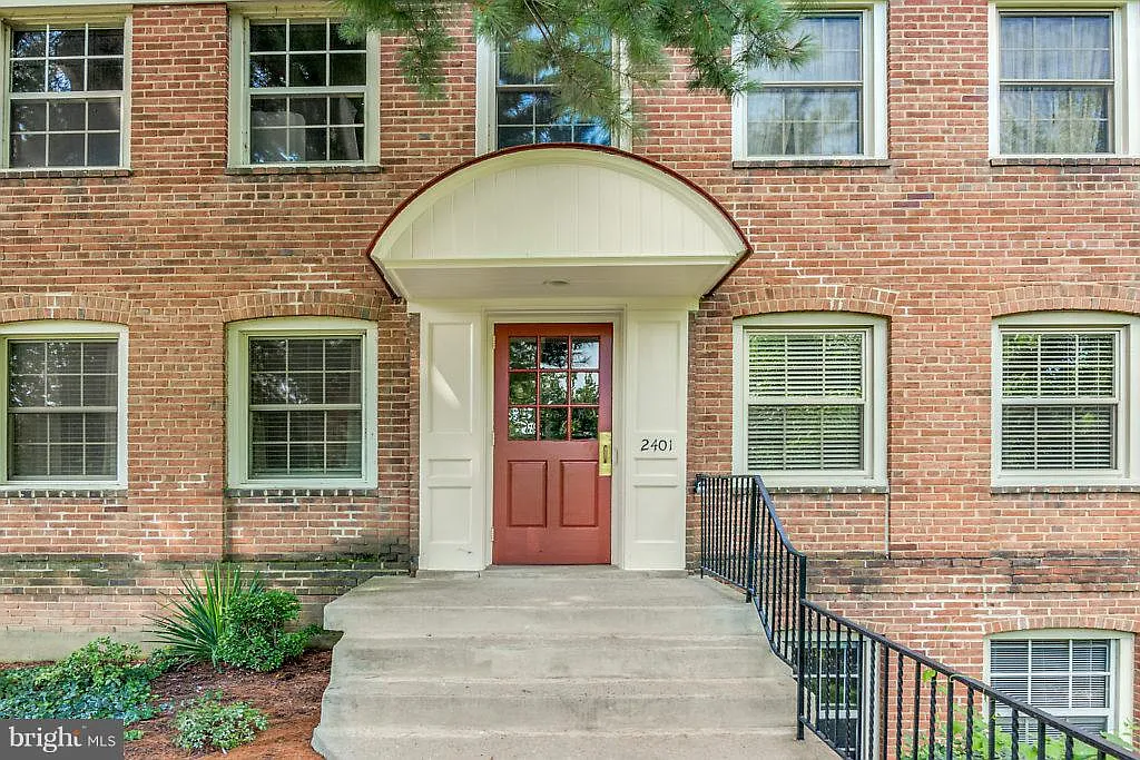 2 bed, 1.0 bath, 781 sqft, $2,050 — Photo 2