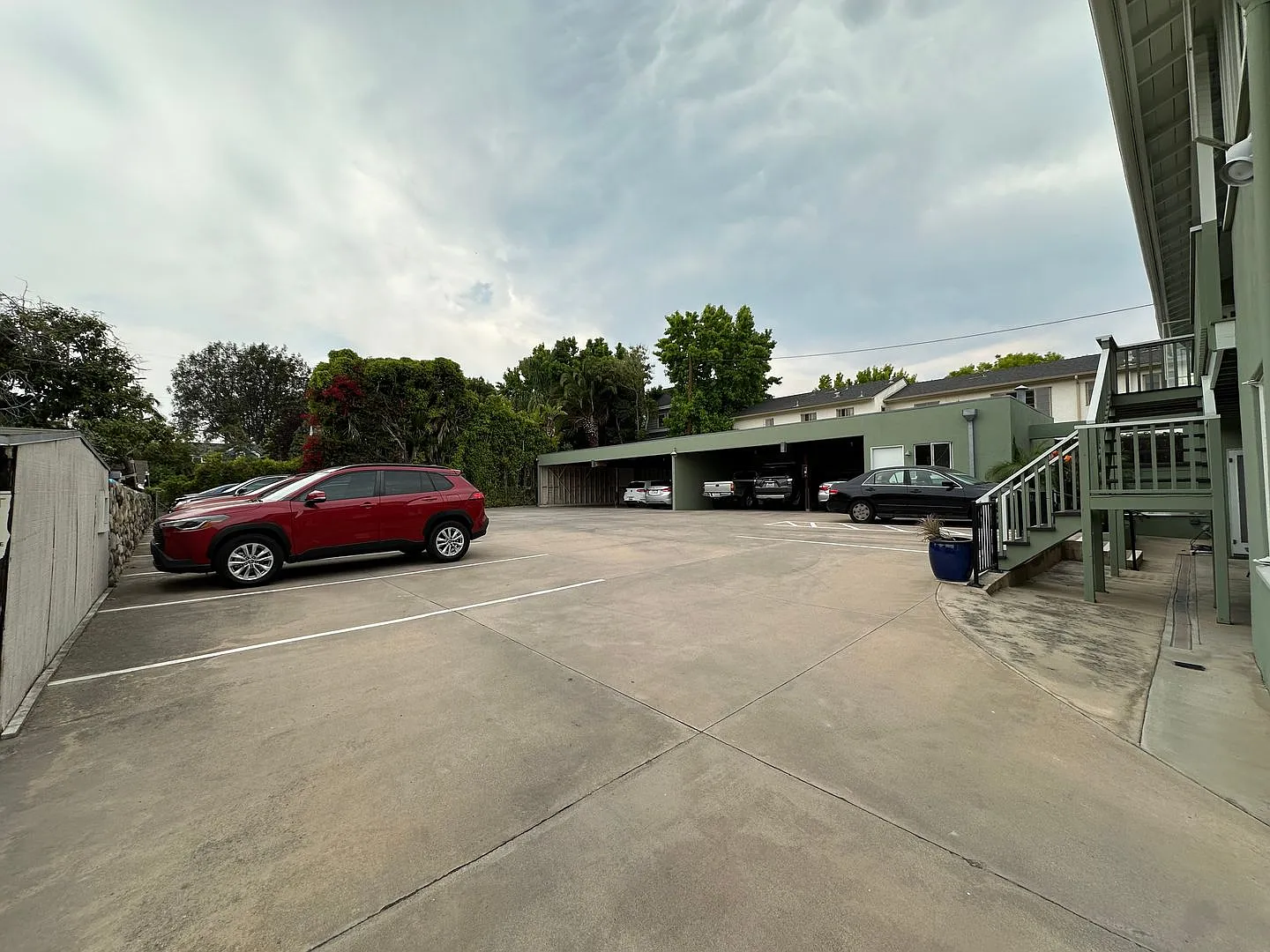 122 W Arrellaga Street — Photo 3