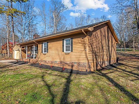 5th image of 3220 Oakridge Dr
