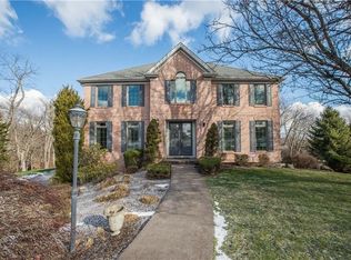 2114 Farm View Dr, Coraopolis, PA 15108