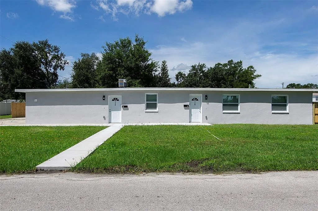 2 bed, 1.0 bath, 758 sqft, $1,900 — Photo 3