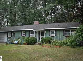 812 Calvin Dr, Traverse City, MI 49686