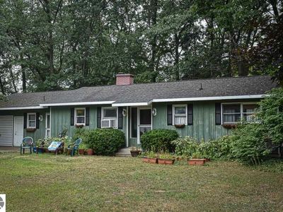 812 Calvin Dr, Traverse City, MI, 49686