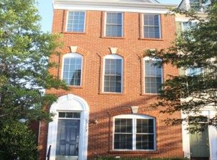 42772 Hollingsworth Ter, Chantilly, VA 20152