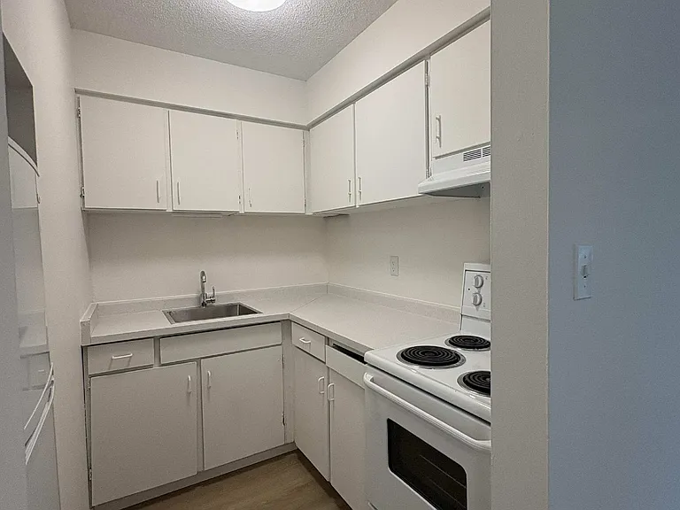 814 4th Ave — Photo 11