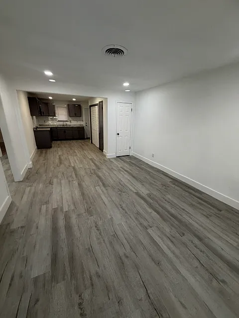 2 bed, 1.5 bath, 1000 sqft, $1,250 — Photo 2