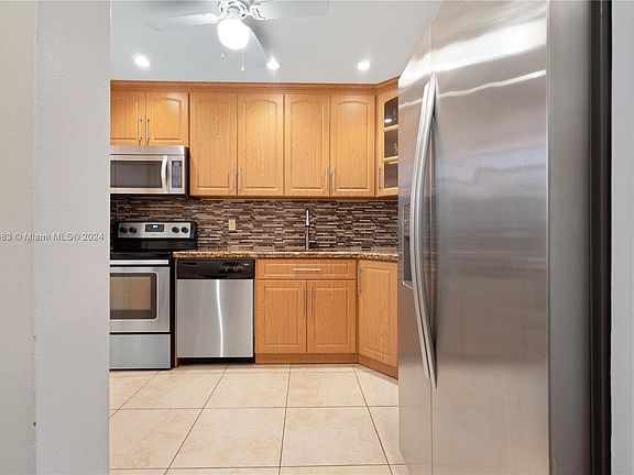 5th image of 410 SE 2nd St APT 204