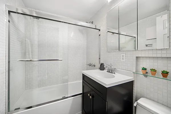 Sold by Sotheby's International Realty | media 8