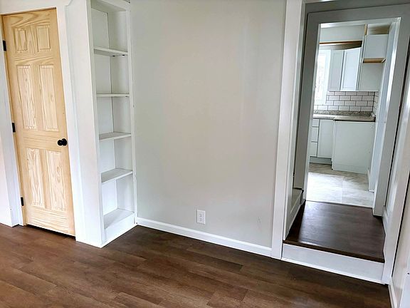 4th image of 314 York Ave