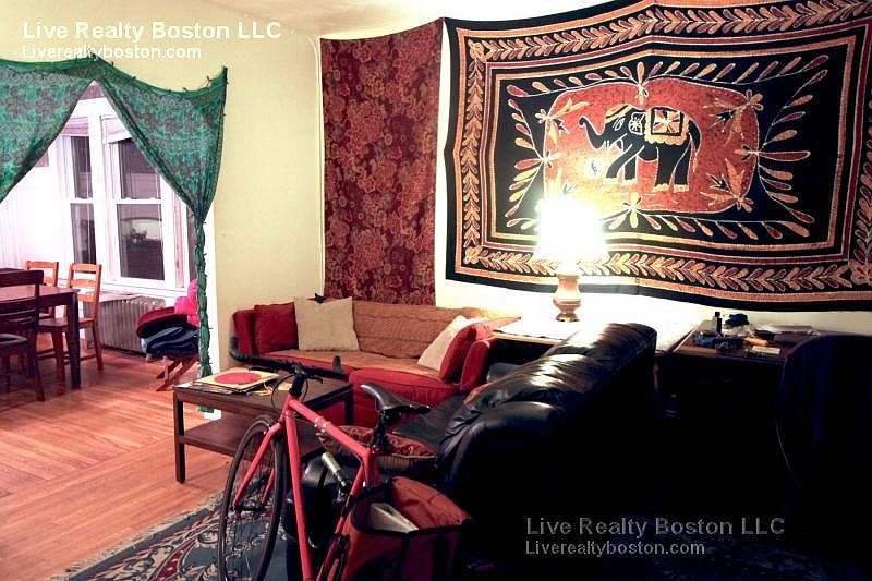 2nd image of 170 Winchester St