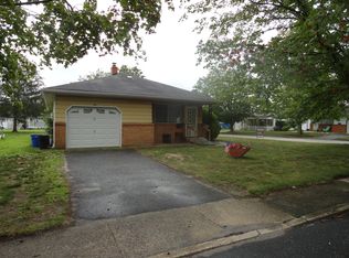 2 Saint Eustatius St, Toms River, NJ 08757