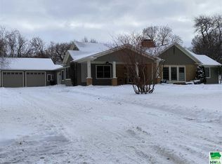 1518 E 9th St, Sheldon, IA 51201