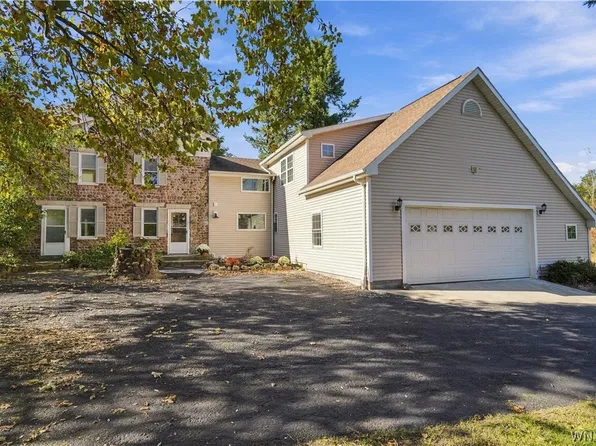 15545 Ridge Rd W, Kent, NY 14477