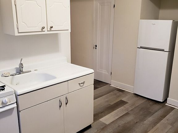 2nd image of 5328 Maywood Ave APT 6