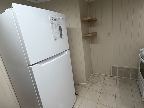 3rd image of 125 Coral Ave APT 4