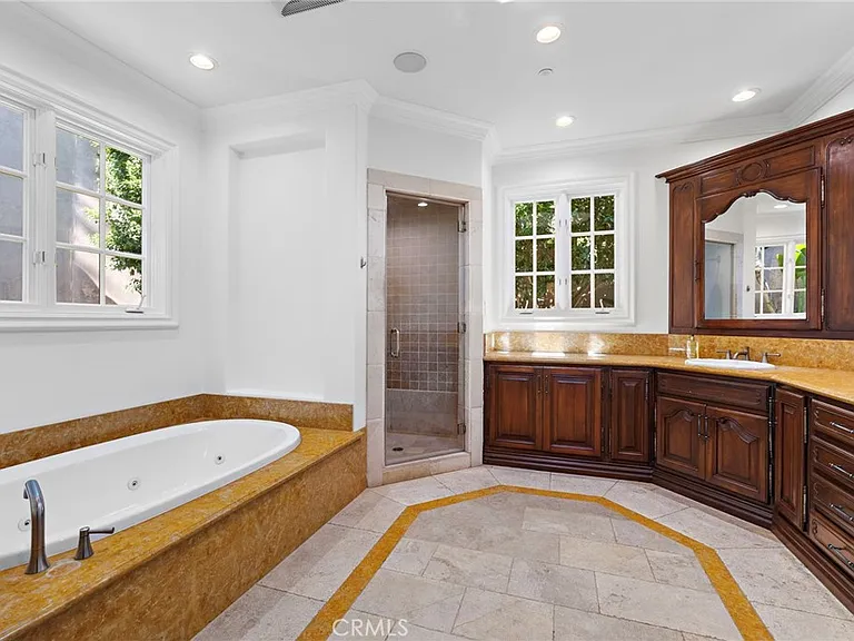 1316 Beverly Grove Pl — Photo 17