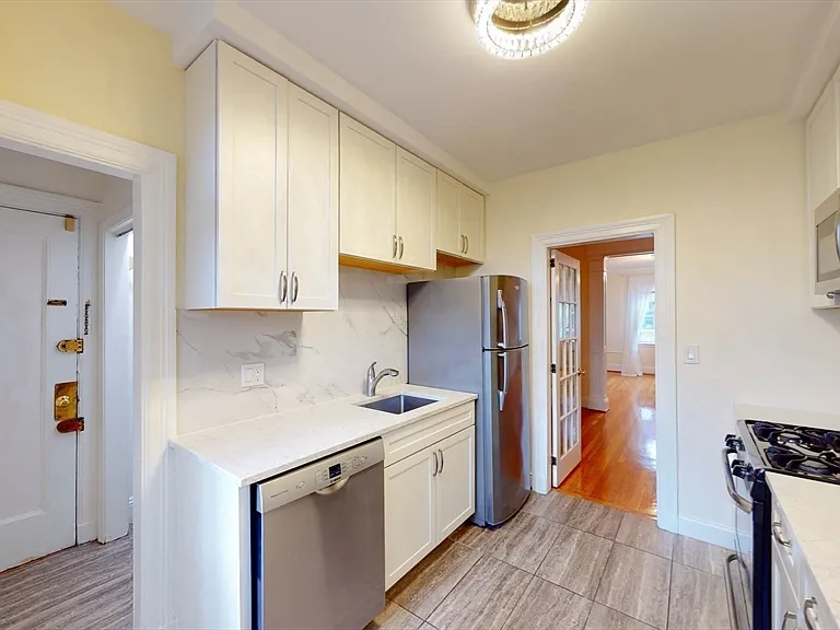 311 Tappan St #3 — Photo 14