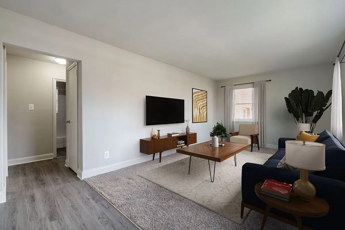 Bedford and Victoria Station Apartments — Photo 3