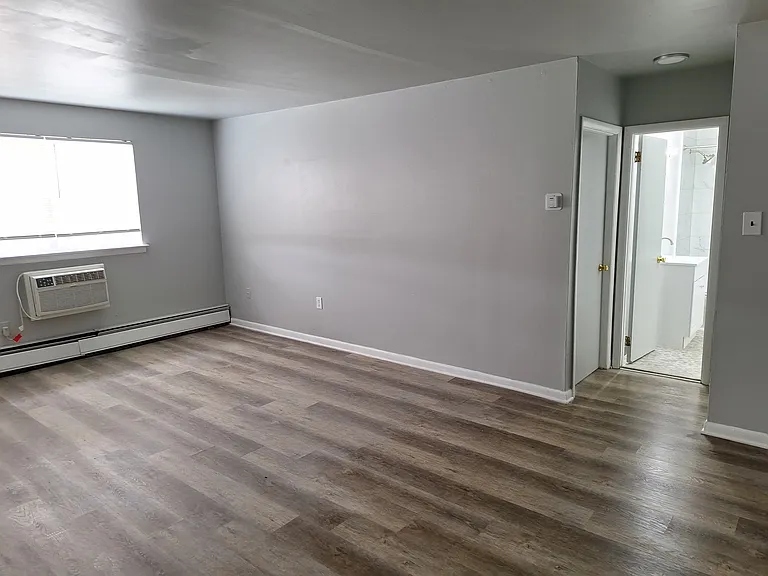 Emerson Apartments — Photo 18