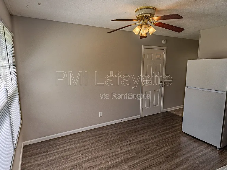 821 Julia Ln — Photo 19