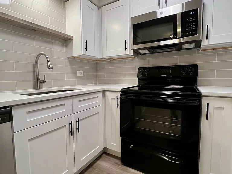 Renovated Apartment With In-Unit Washer-Dryer & Garage Parking! — Photo 26