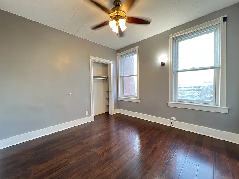 1004 Bluff St — Photo 3