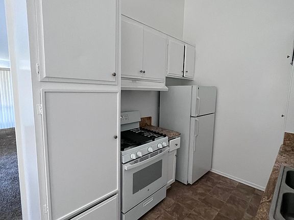 5th image of 744 Sidonia Ave