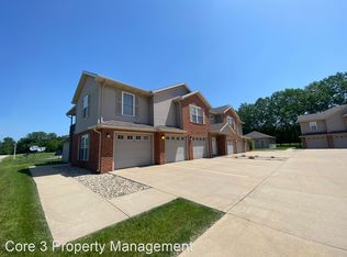 1140 Ravina Dr, Chatham, IL 62629
