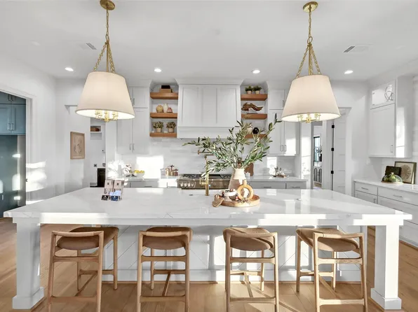 202 Astoria Ave, Round Top, TX 78954