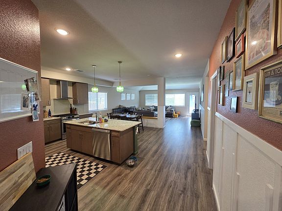 3rd image of 1105 Goldenrod Dr