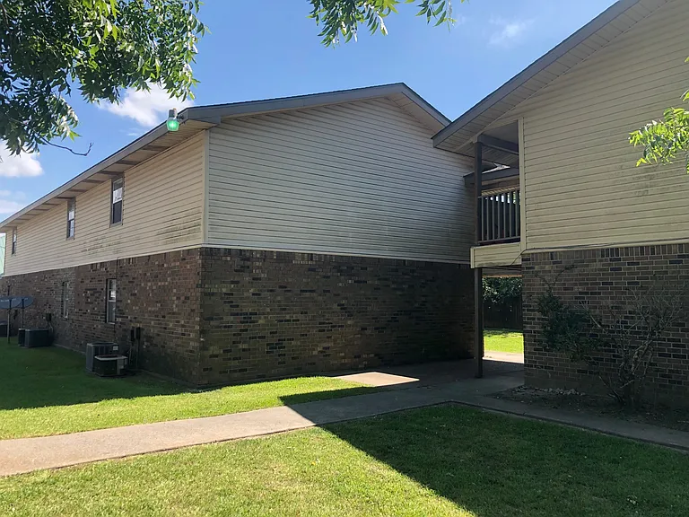 400 Live Oak Spacious 2 Bedroom Apartment with On-Site Laundry — Photo 7