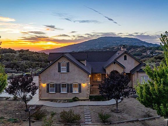 3rd image of 24281 Jacaranda Dr