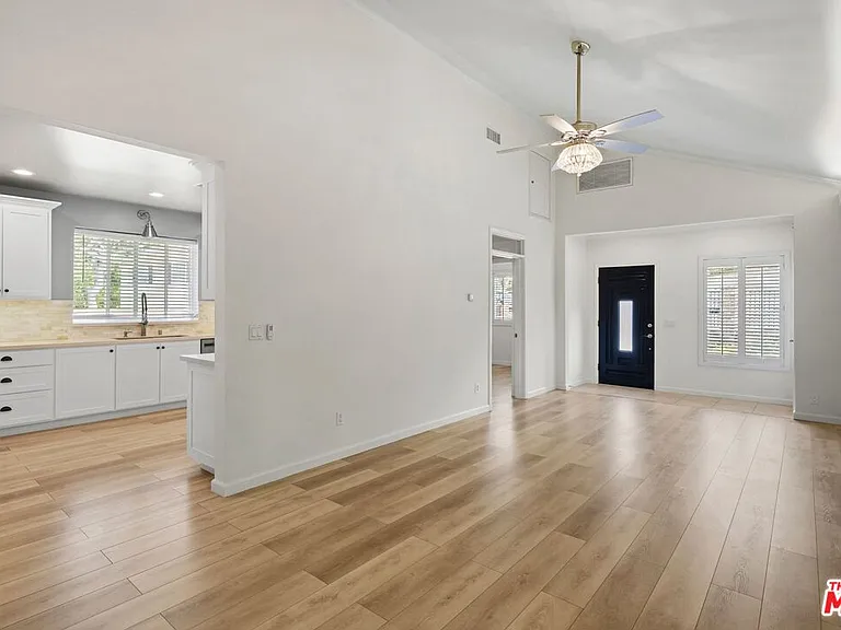 2910 Santa Carlotta St — Photo 5