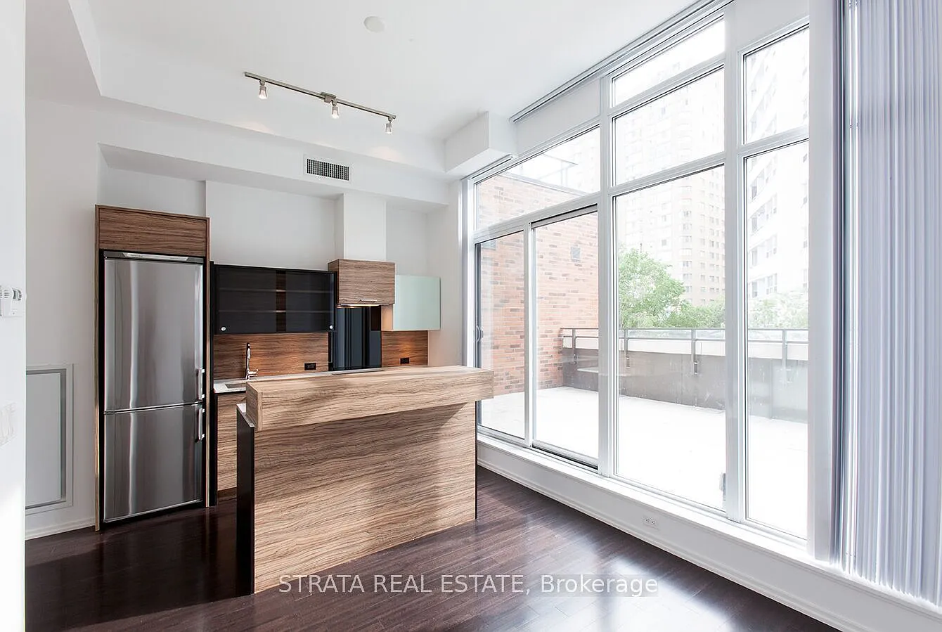 Studio, $2,100 — Photo 1