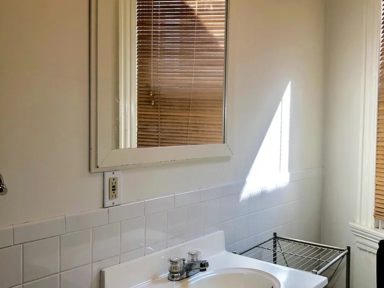 For Rent: Charming Living on St. Paul Street MD 21218 Your Urban Retreat Awaits! — Photo 28
