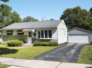 1434 Aldoro Dr, Waukesha, WI