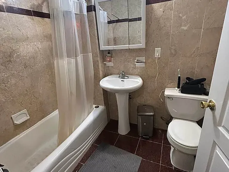 609 E 11th St #1A — Photo 5