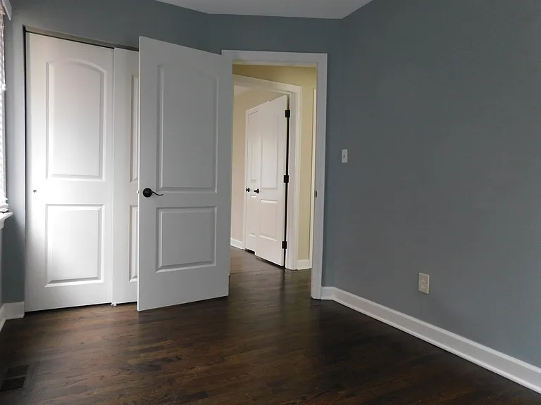 1524 Emmons Ave — Photo 8