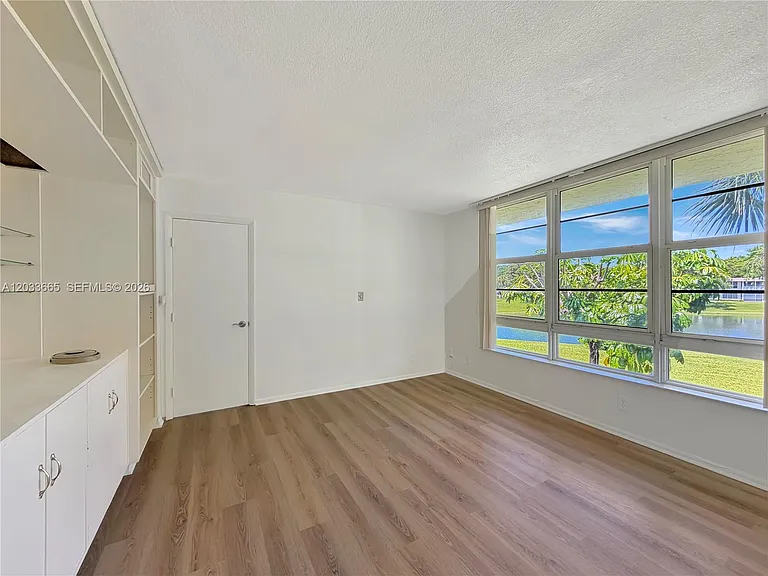 3641 Oaks Clubhouse Dr #201 — Photo 20