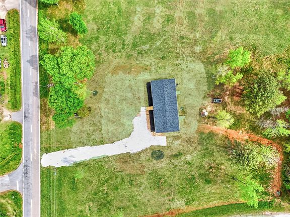 3rd image of 2047 Flat Rock Rd