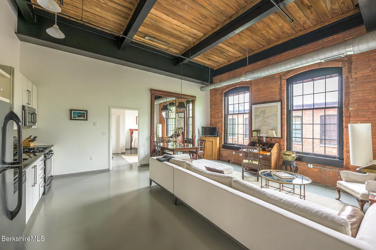 2 bed, 1068 sqft, $3,450 — Photo 1