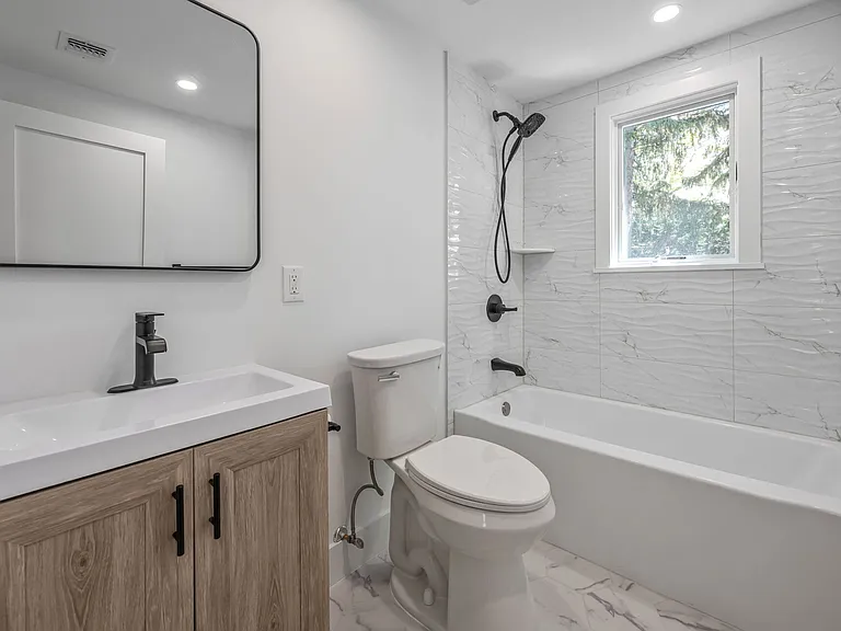 399 Gilbert St #399 — Photo 11