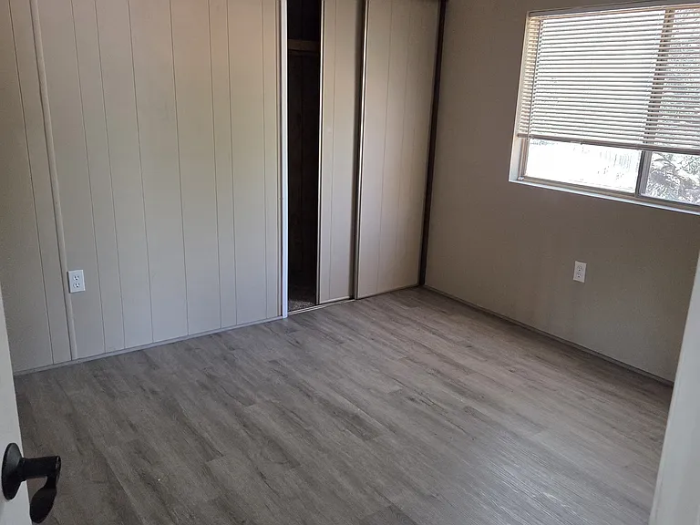 735 Sunshine Ln — Photo 16