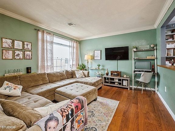 2nd image of 120 Admiral Ct Unit 122
