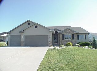 328 Burl Oak Dr, Deforest, WI 53532