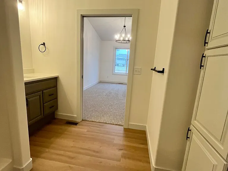 2504 E Augusta St — Photo 16