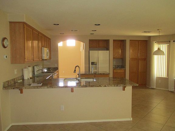 2nd image of 772 W Canary Way