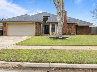 505 NE 14th St, Moore, OK 73160