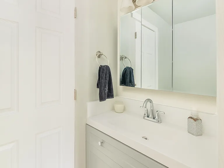 931 SW Holden St #205 — Photo 4