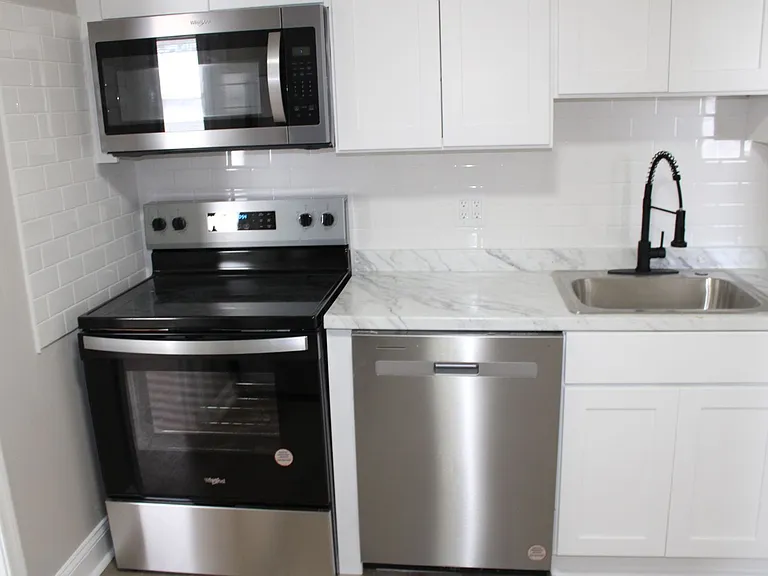 1533 Baltimore Ave — Photo 4